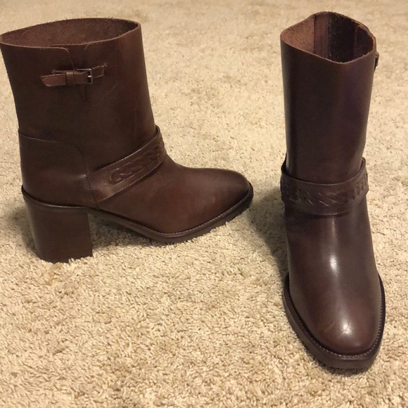 Aquatalia Evette Leather Pull-on Booties Size 9 - Picture 8 of 12